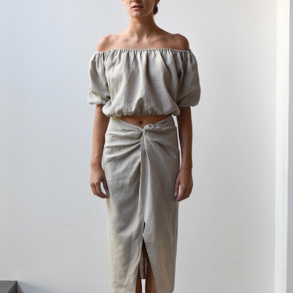 Gorgeouss set top and skirt linen